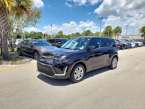 Certified 2023 Kia Soul LX FWD image 1