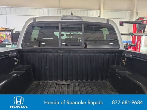 Used 2016 Toyota Tacoma TRD Off-Road w/ Premium & Technology Package RWD image 10