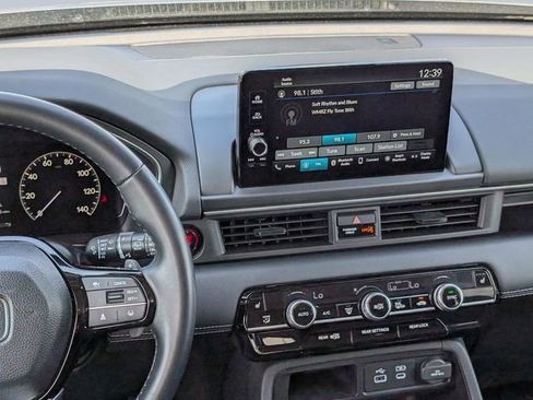 Used 2025 Honda Pilot EX-L image 13