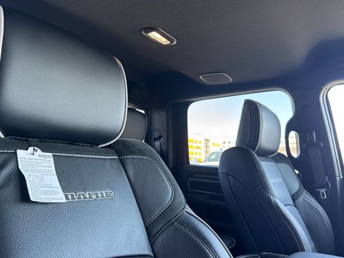 New 2026 RAM 2500 Laramie AWD/4WD image 15