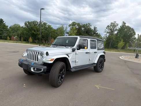 Used 2022 Jeep Wrangler Unlimited Sahara AWD/4WD image 1