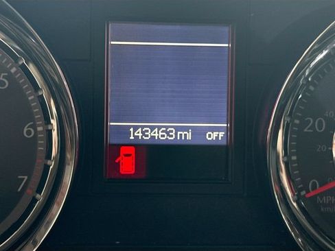 Used 2015 Chrysler Town & Country Touring-L w/ Driver Convenience Group FWD image 12