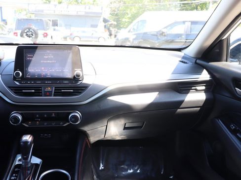 Used 2024 Nissan Altima 2.5 SR FWD image 18