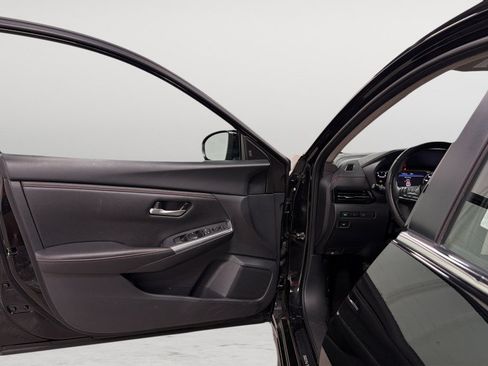 Used 2025 Nissan Sentra SR FWD image 14