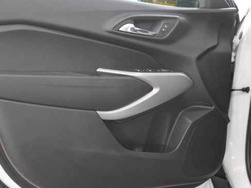 Used 2024 Chevrolet Trax RS w/ Driver Confidence Package FWD image 18
