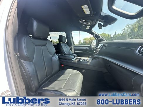 Used 2025 Jeep Wagoneer Series II w/ 8-Passenger Seating Package AWD/4WD image 24