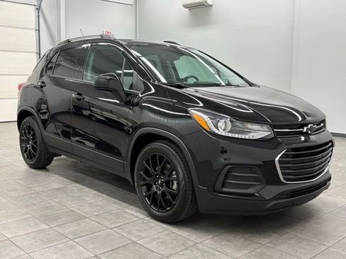 Used 2022 Chevrolet Trax LT w/ Driver Confidence Package FWD image 1