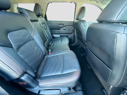 Used 2024 Nissan Pathfinder Platinum w/ Cargo Package image 30