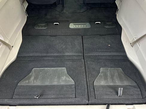 Used 2024 Chrysler Pacifica Touring-L image 16