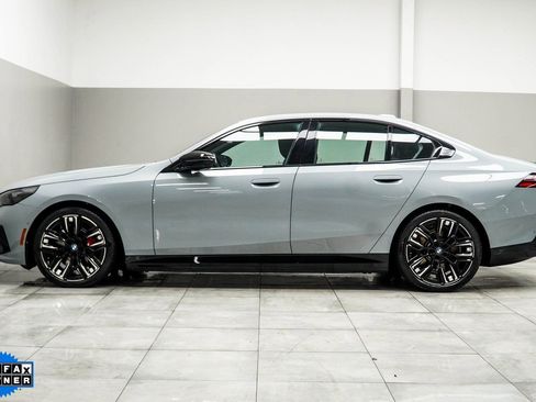 Used 2025 BMW i5 M60 w/ Premium Package image 9