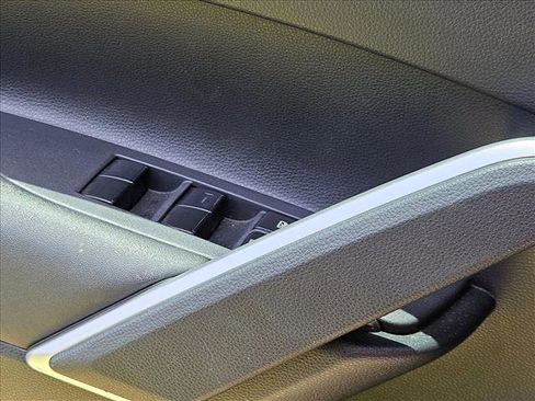 Used 2023 Toyota Corolla Cross LE w/ Moonroof Package FWD image 6