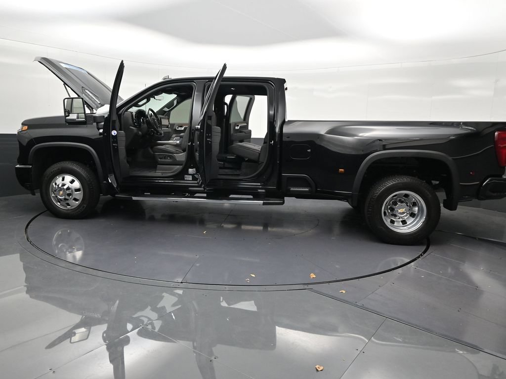 Used 2026 Chevrolet Silverado 3500 High Country w/ High Country Premium Package AWD/4WD image 37