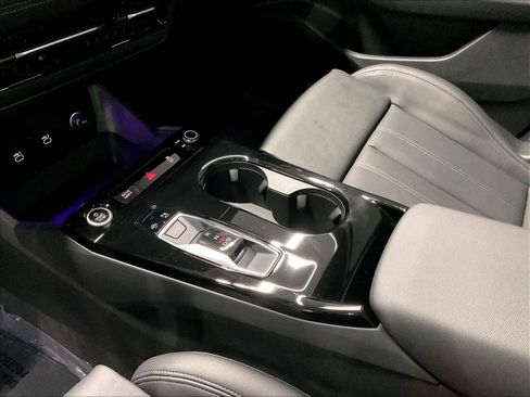 Used 2025 Audi Q6 e-tron Premium Plus w/ Premium Plus image 18