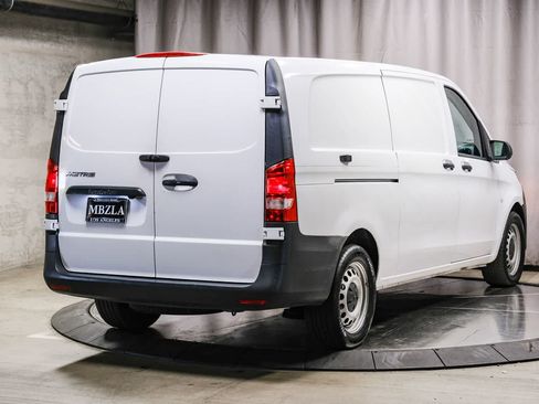 Used 2021 Mercedes-Benz Metris image 4