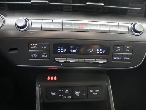 Certified 2024 Hyundai Kona SEL w/ Convenience Package AWD/4WD image 15