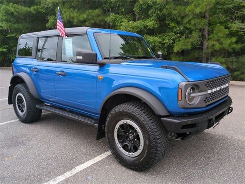 Used 2023 Ford Bronco Badlands image 2