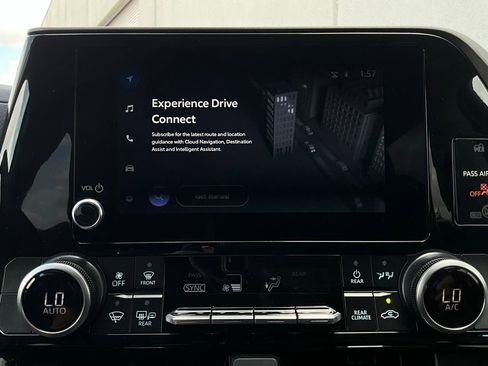 Used 2025 Toyota Highlander LE image 31