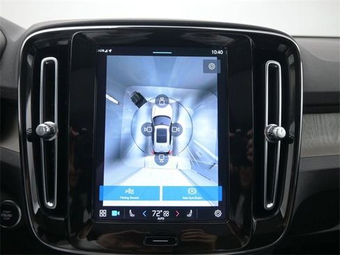 Used 2024 Volvo XC40 B5 Plus image 21