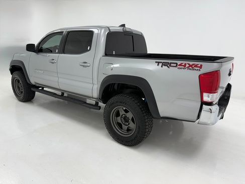 Used 2017 Toyota Tacoma TRD Off-Road w/ Tow Package (A/T) image 37