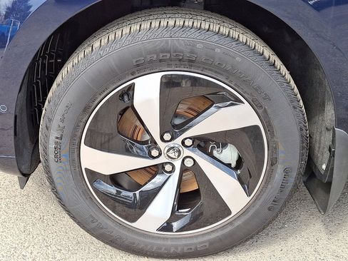 Certified 2025 Jaguar F-PACE R-Dynamic S image 9