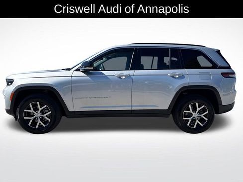 Used 2025 Jeep Grand Cherokee Limited image 3
