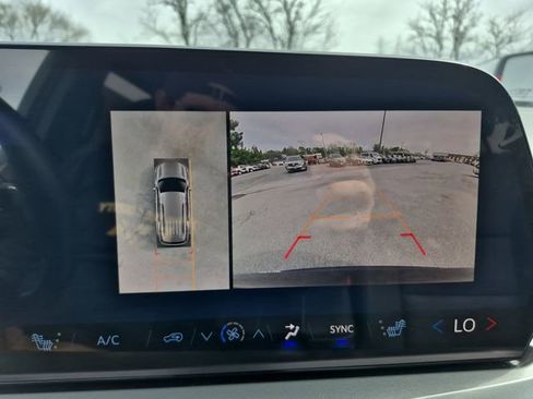 Used 2026 Chevrolet Traverse LT w/ Driver Confidence Package image 31