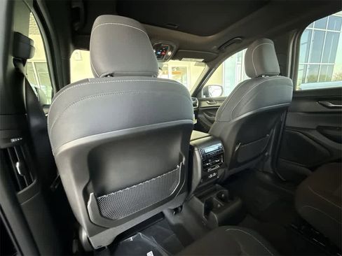 New 2025 Jeep Grand Cherokee L Laredo w/ Luxury Tech Group I image 11