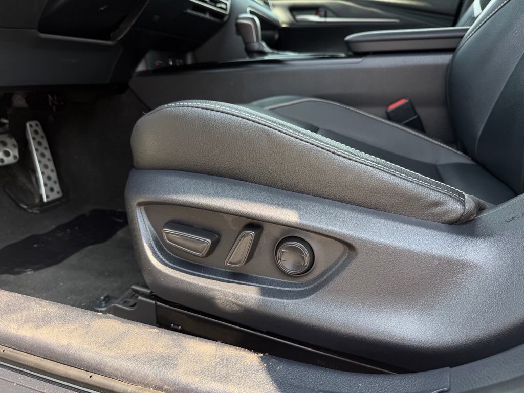 Used 2025 Toyota Camry SE FWD image 13