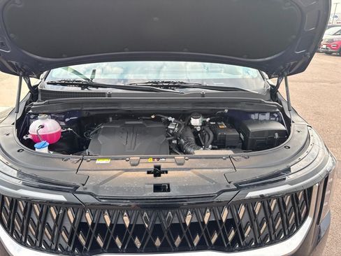 Used 2025 Kia Carnival FWD image 29