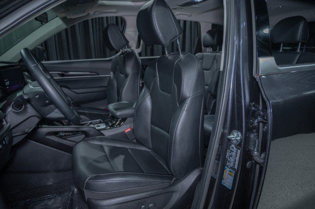 Used 2025 Kia Telluride S AWD/4WD image 11