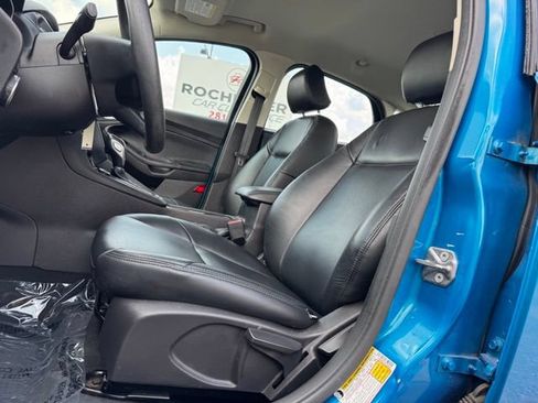 Used 2015 Ford Focus SE FWD image 5