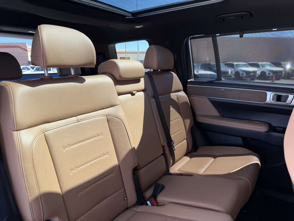 Used 2025 Hyundai Santa Fe Limited FWD image 44