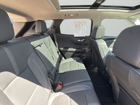 Used 2023 Chevrolet Blazer LT AWD/4WD image 34