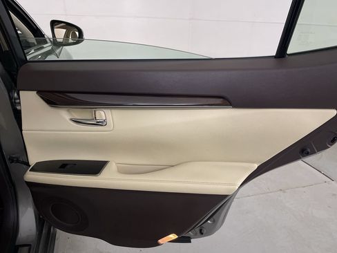 Used 2018 Lexus ES 350 w/ Navigation System Package FWD image 24