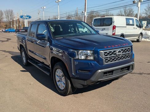 Used 2022 Nissan Frontier SV w/ Graphics Package image 2