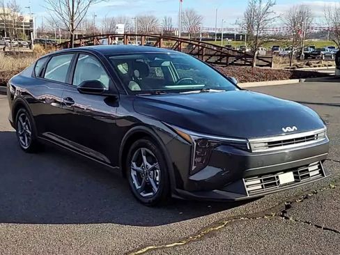 Used 2025 Kia K4 LXS image 2