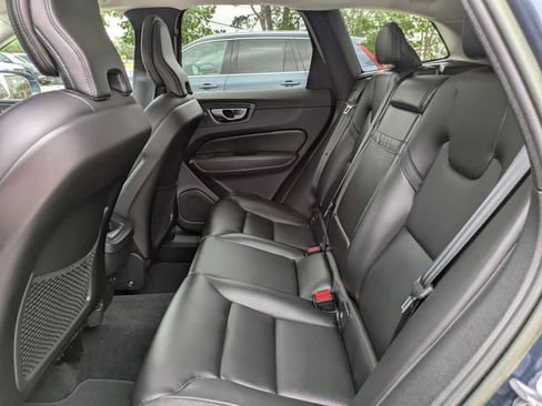 Used 2023 Volvo XC60 B5 Core AWD/4WD image 18