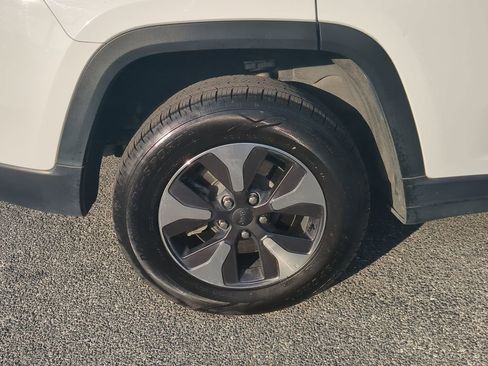 Used 2024 Jeep Grand Cherokee Limited 4xe image 9