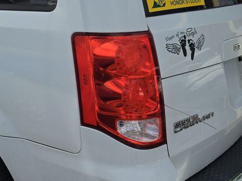 Used 2014 Dodge Grand Caravan SE w/ Quick Order Package 29E SE FWD image 10