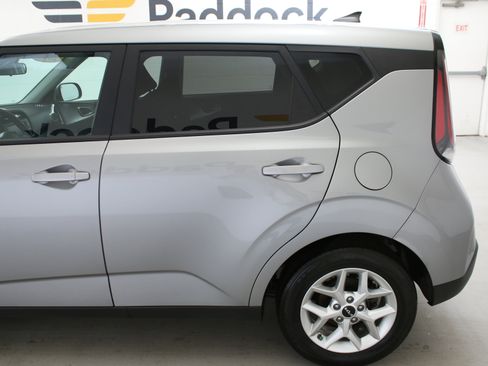 Used 2023 Kia Soul LX w/ LX Technology Package FWD image 6
