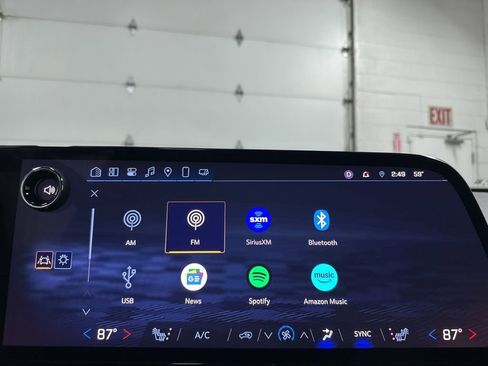 Used 2025 Chevrolet Traverse Z71 w/ Driver Confidence Package image 33