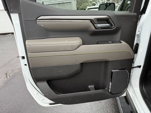 Used 2022 Chevrolet Silverado 1500 ZR2 w/ Technology Package image 17