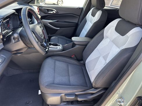 Used 2024 Chevrolet Trax RS w/ Sunroof Package image 20