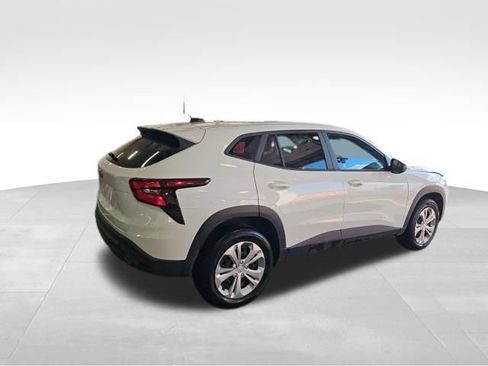 Used 2025 Chevrolet Trax LS FWD image 6