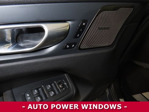 Used 2024 Volvo XC60 B5 Plus image 7