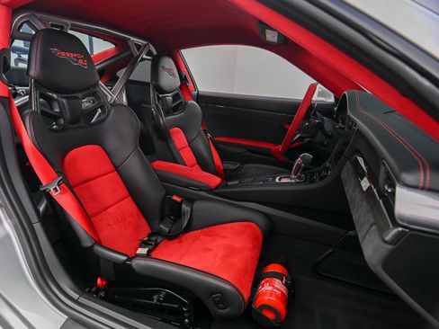 Used 2018 Porsche 911 GT2 RS image 18