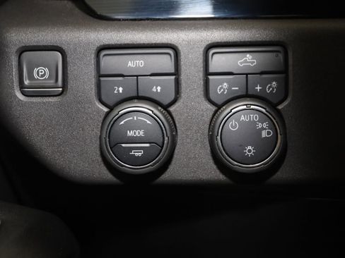 Used 2024 Chevrolet Silverado 1500 LT AWD/4WD image 25