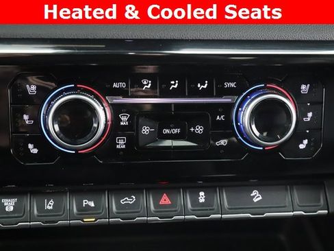 Used 2024 GMC Sierra 2500 AT4 w/ AT4 Premium Plus Package image 4