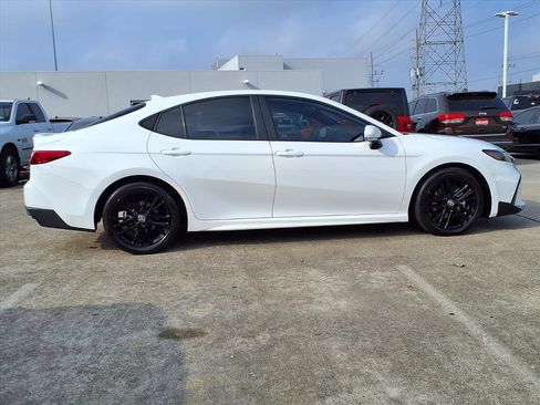 Used 2025 Toyota Camry SE image 25