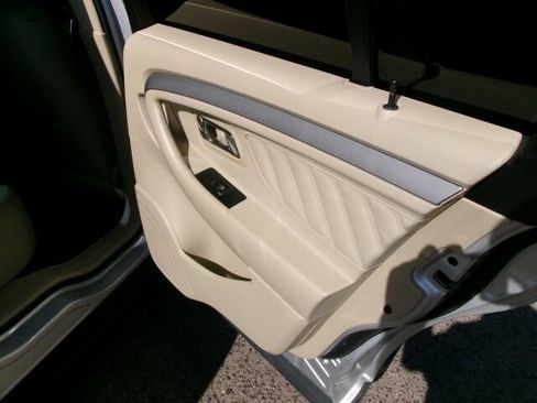 Used 2015 Ford Taurus SE image 21